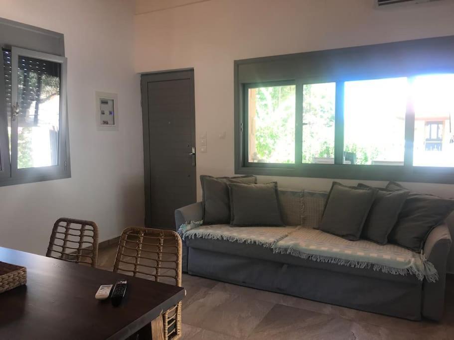 Khloi Πέτρινη Κατοικία Στην Αίγινα - Stone House In Aigina מראה חיצוני תמונה