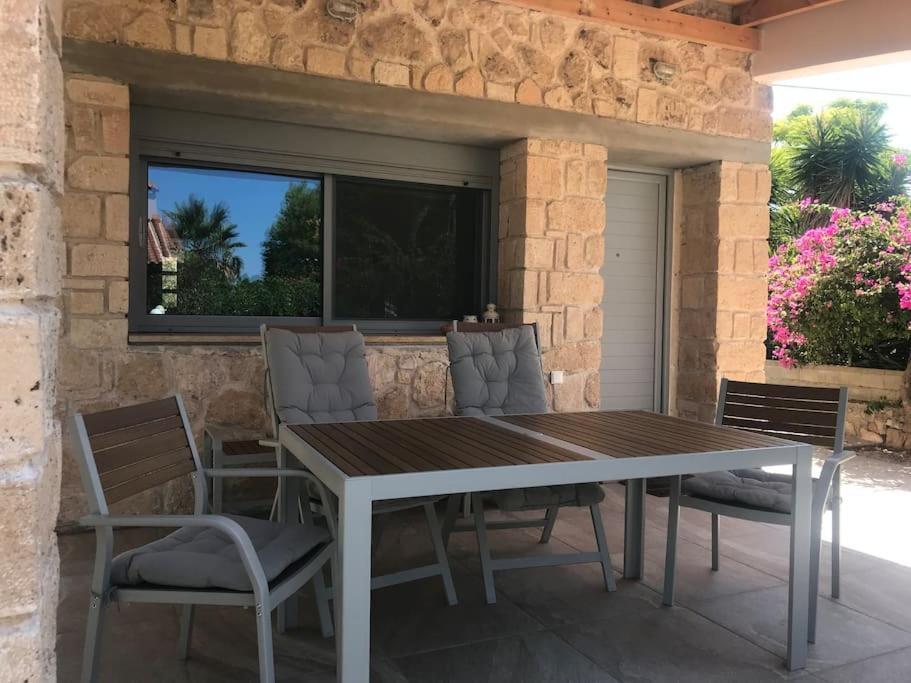 Khloi Πέτρινη Κατοικία Στην Αίγινα - Stone House In Aigina מראה חיצוני תמונה